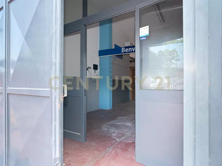 Immagine 22 di Locale commerciale in vendita  in Viale San Teodoro 4i a Catania