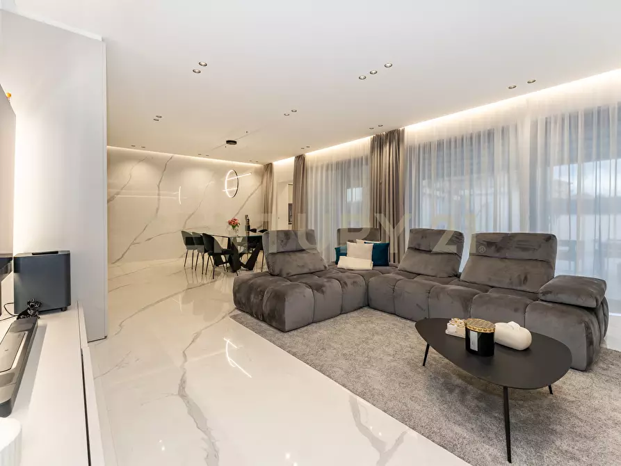 Immagine 38 di Villa in vendita  in Via Sant' Andrea 8 a Catania