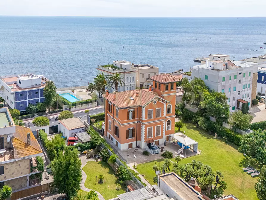 Immagine 8 di Villa in vendita  in Via Aurelia 393 a Santa Marinella