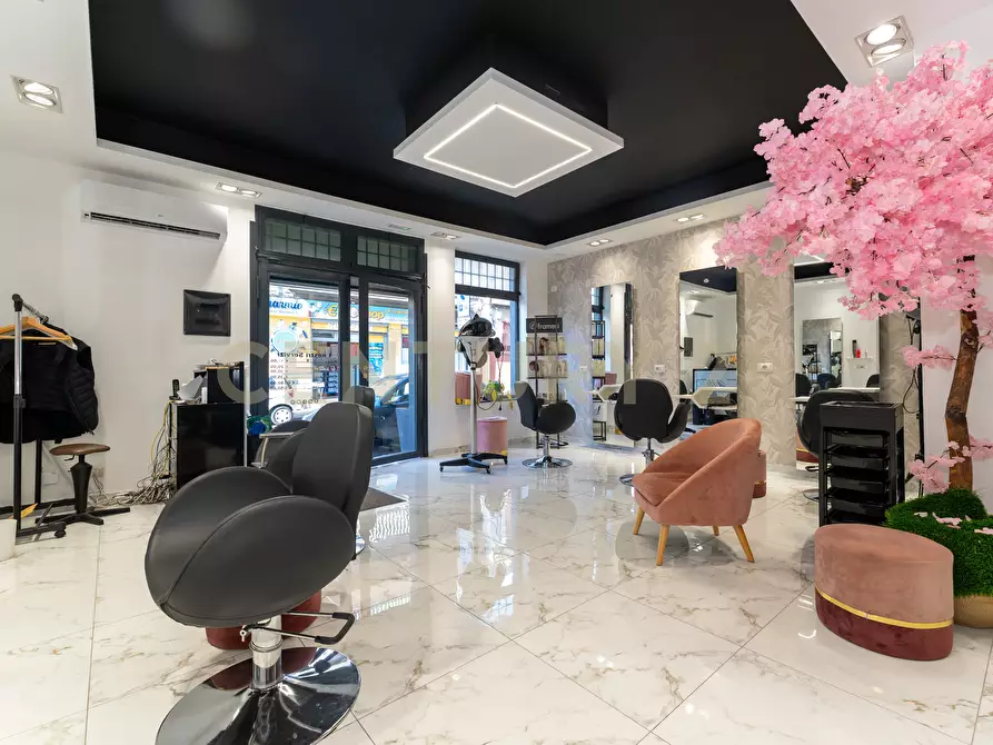 Immagine 1 di Locale commerciale in vendita  in Via Vittorio Emanuele II 113a a Gravina Di Catania