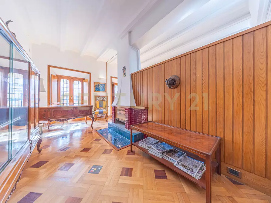 Immagine 24 di Pentalocale in vendita  in Via della Croce 71 a Roma