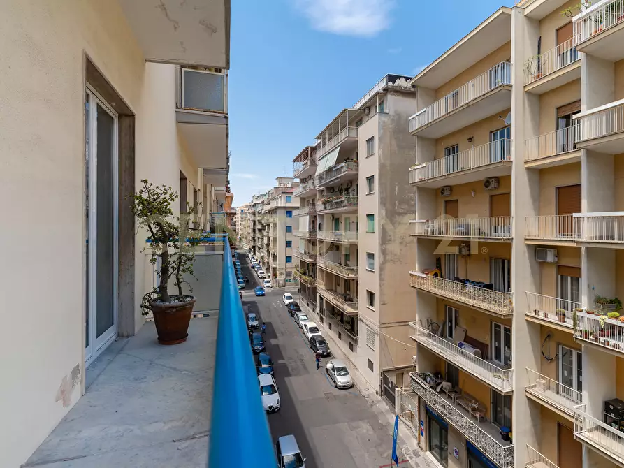 Immagine 39 di Quadrilocale in affitto  in Via Genova 64 a Catania