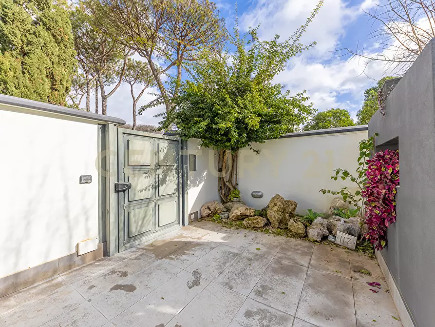 Immagine 10 di Villa in affitto  in Via Bedollo 117 a Roma