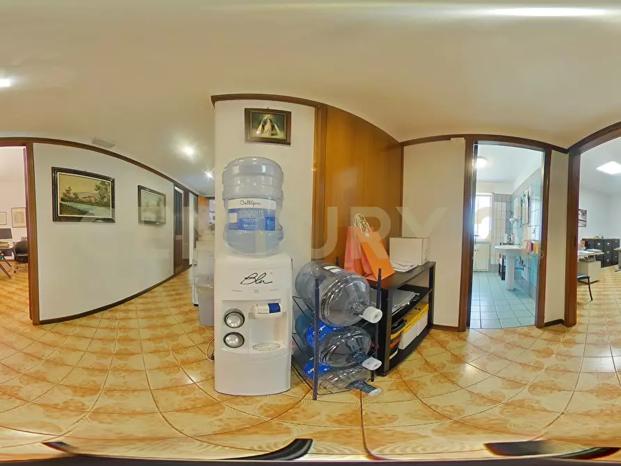 Immagine 52 di Pentalocale in vendita  in Via Grazia Deledda 2 a Catania