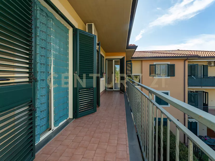 Immagine 7 di Trilocale in vendita  in Via Teocrito 10 a Aci Catena