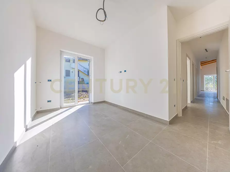 Immagine 7 di Casa trifamiliare in vendita  in Via Basento 4 a Aprilia