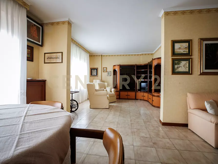 Immagine 13 di Trilocale in vendita  in Via Tazio Nuvolari 210 a Roma
