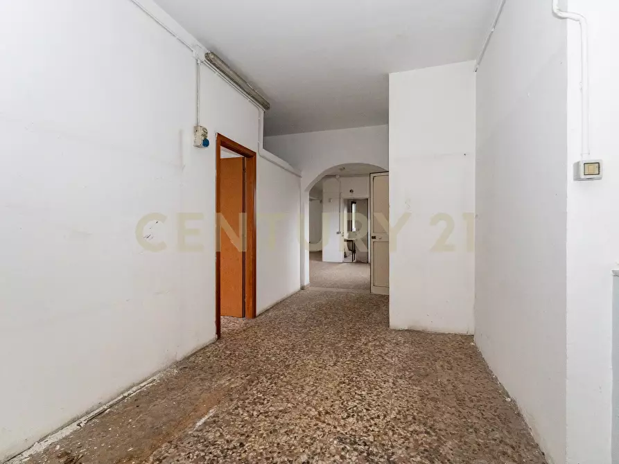 Immagine 21 di Locale commerciale in affitto  in Via Catira 2 a San Gregorio Di Catania