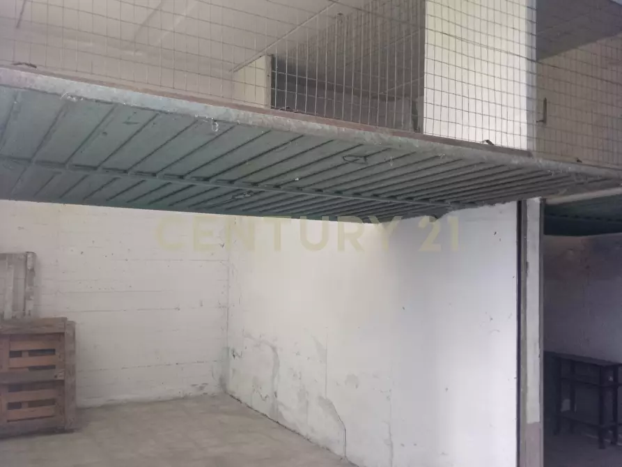 Immagine 22 di Garage in vendita  in Via Chiusi 80 a Roma