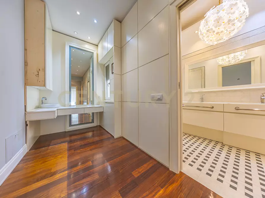 Immagine 8 di Appartamento in vendita  in Via Bevagna 68 a Roma