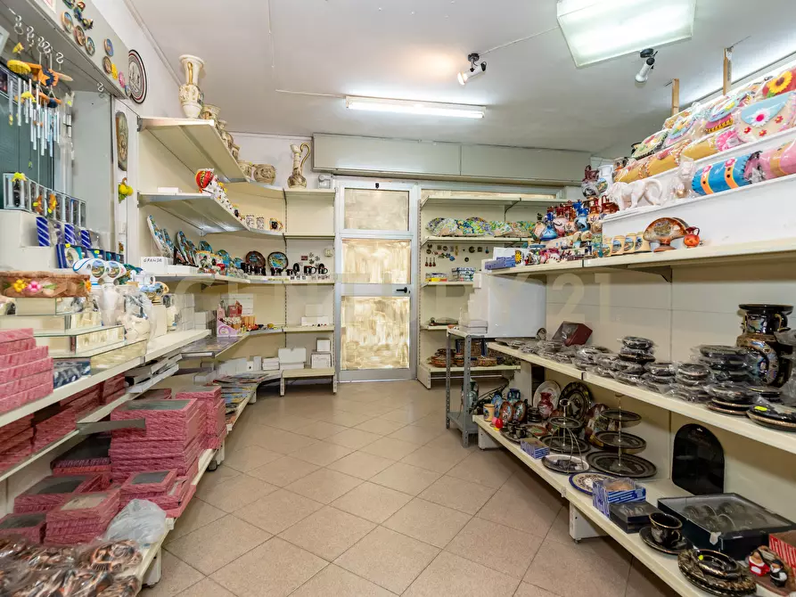 Immagine 5 di Locale commerciale in vendita  in Via Antonio Gramsci 3434 a Fiumefreddo Di Sicilia