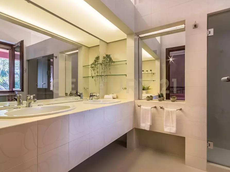 Immagine 25 di Villa in vendita  in Via dei Pioppi 57 a Quartu Sant'elena