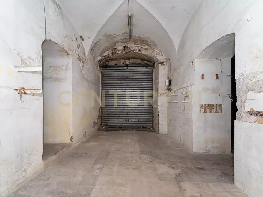 Immagine 23 di Locale commerciale in vendita  in Piazza Manganelli 15 a Catania