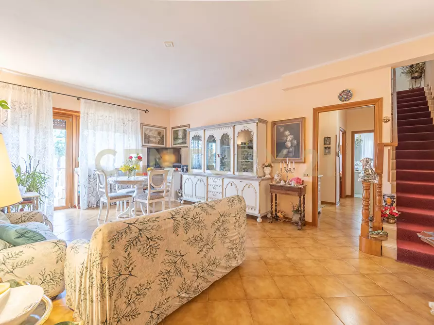 Immagine 1 di Attico in vendita  in Via di Torre Morena 100 a Roma