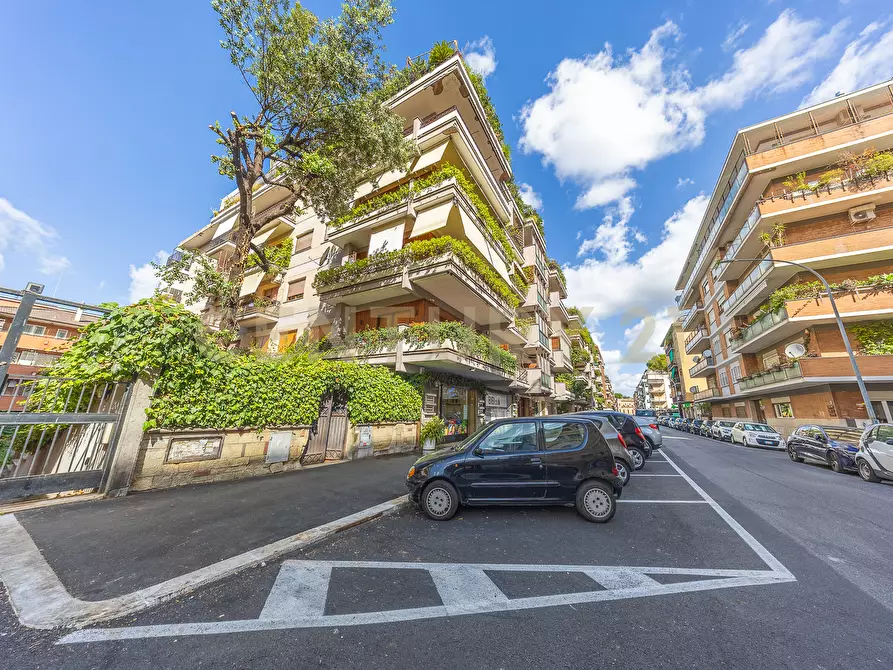 Immagine 61 di Appartamento in vendita  in Via Bevagna 68 a Roma