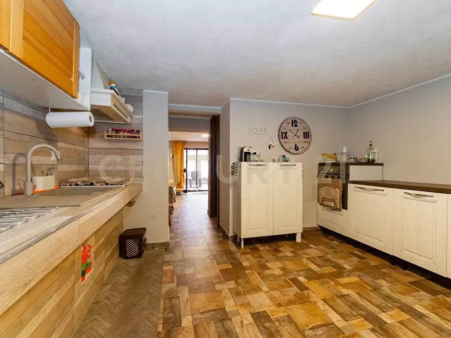 Immagine 45 di Pentalocale in vendita  in Via Crocifisso 26 a Aci Castello