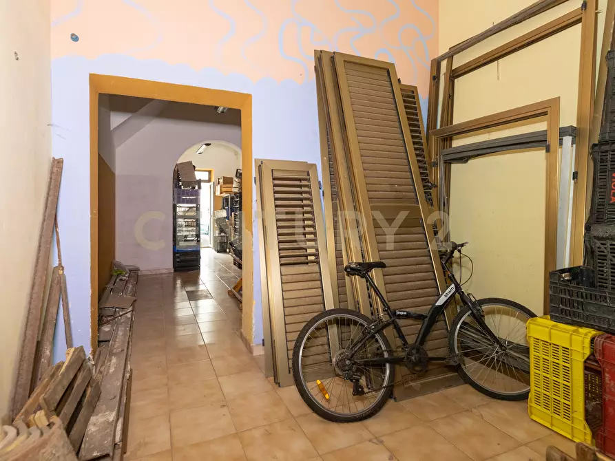 Immagine 21 di Locale commerciale in vendita  in Via IV Novembre 13 a Adrano