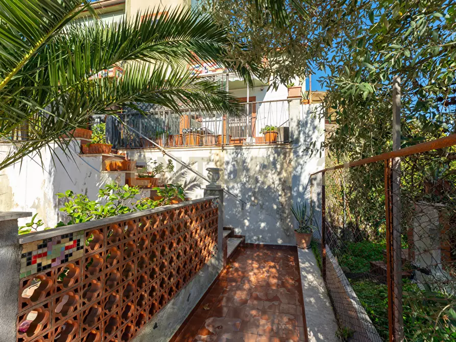 Immagine 6 di Casa semindipendente in vendita  in VIA SCALA DI BETTA 69 a Sant'agata Li Battiati