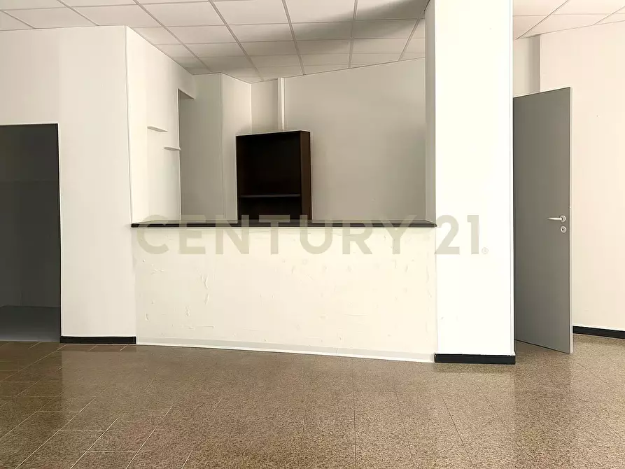 Immagine 4 di Locale commerciale in vendita  in Piazza Vittorio Emanuele a Nicolosi