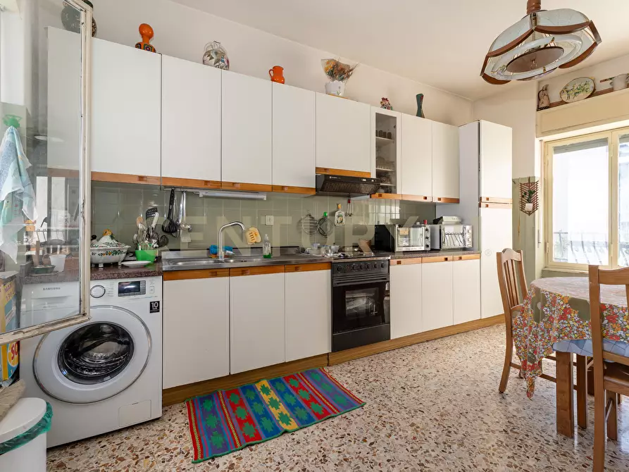 Immagine 15 di Pentalocale in vendita  in Via Messina 523 a Catania