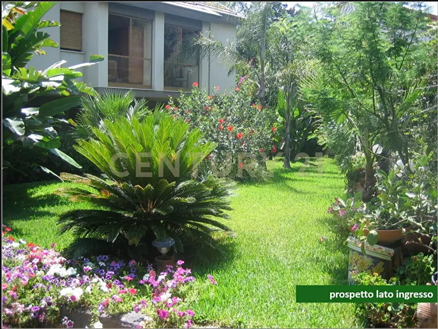 Immagine 14 di Villa in vendita  in Via Garitta 62 a Acireale