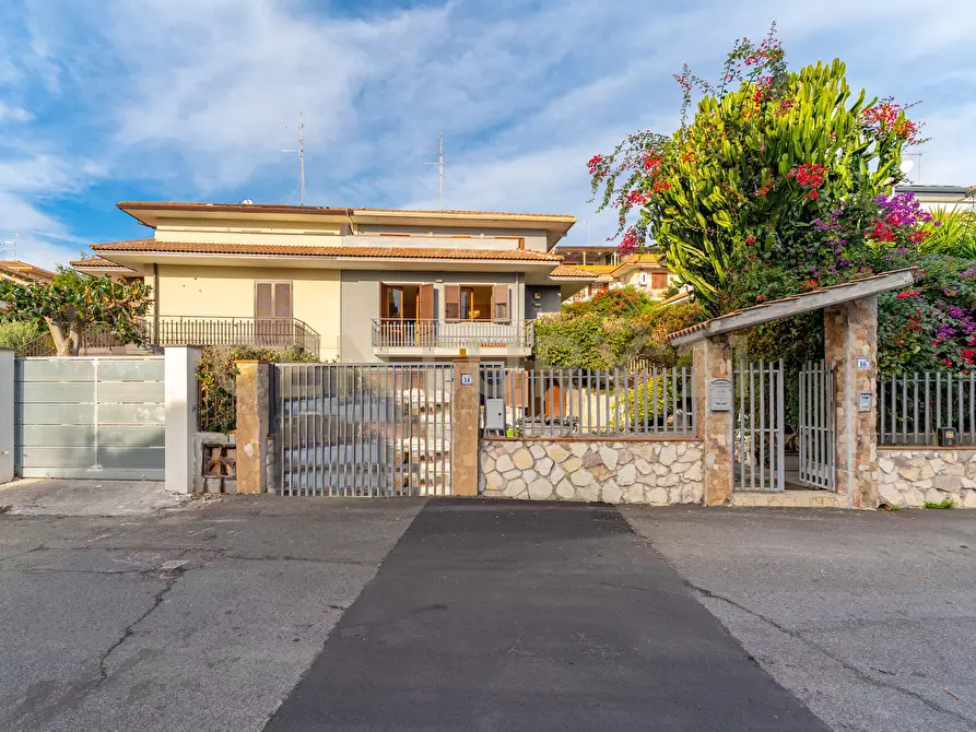 Immagine 1 di Casa bifamiliare in vendita  in Via Sebastiano Grasso 14 a Aci Catena