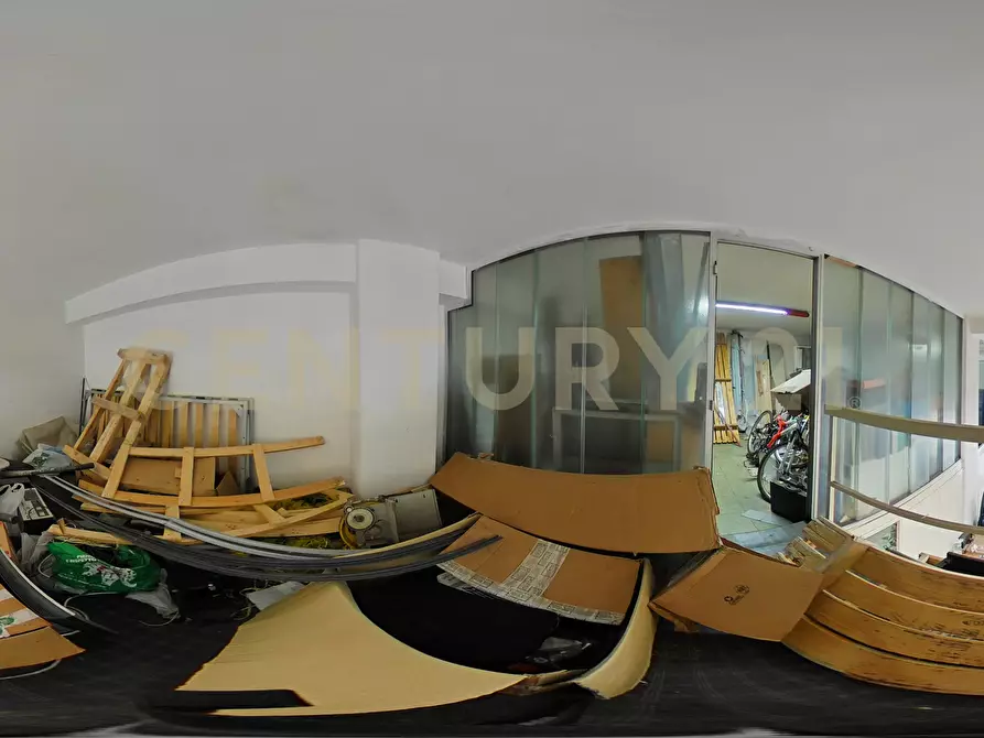 Immagine 35 di Locale commerciale in vendita  in Via Timoleone 1a a Catania