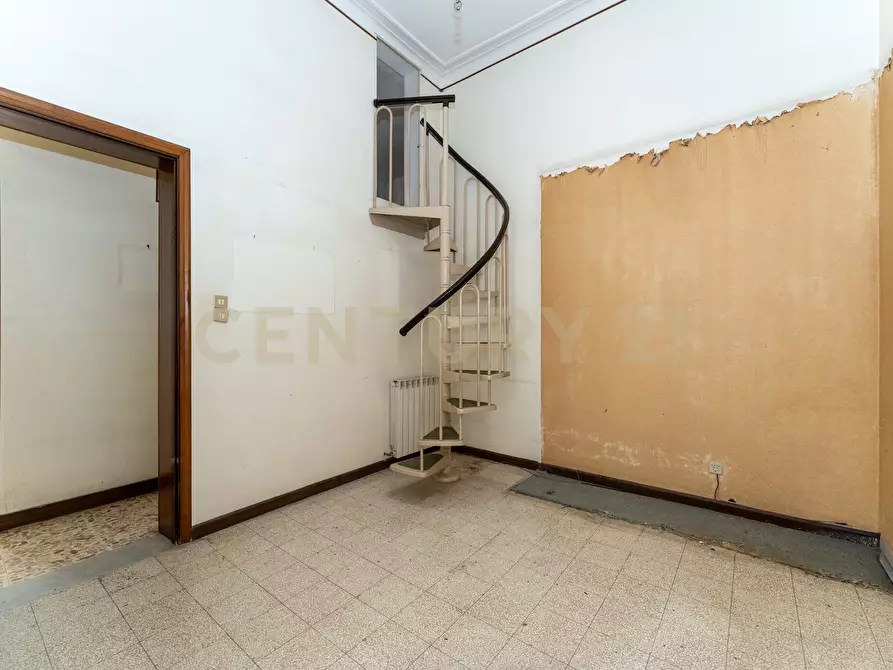 Immagine 32 di Pentalocale in vendita  in Via Milano 60 a Catania