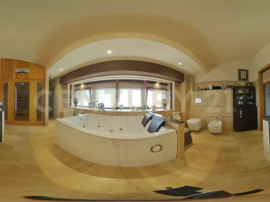 Immagine 92 di Villa in vendita  in Via Brinzio 20 a Aci Catena