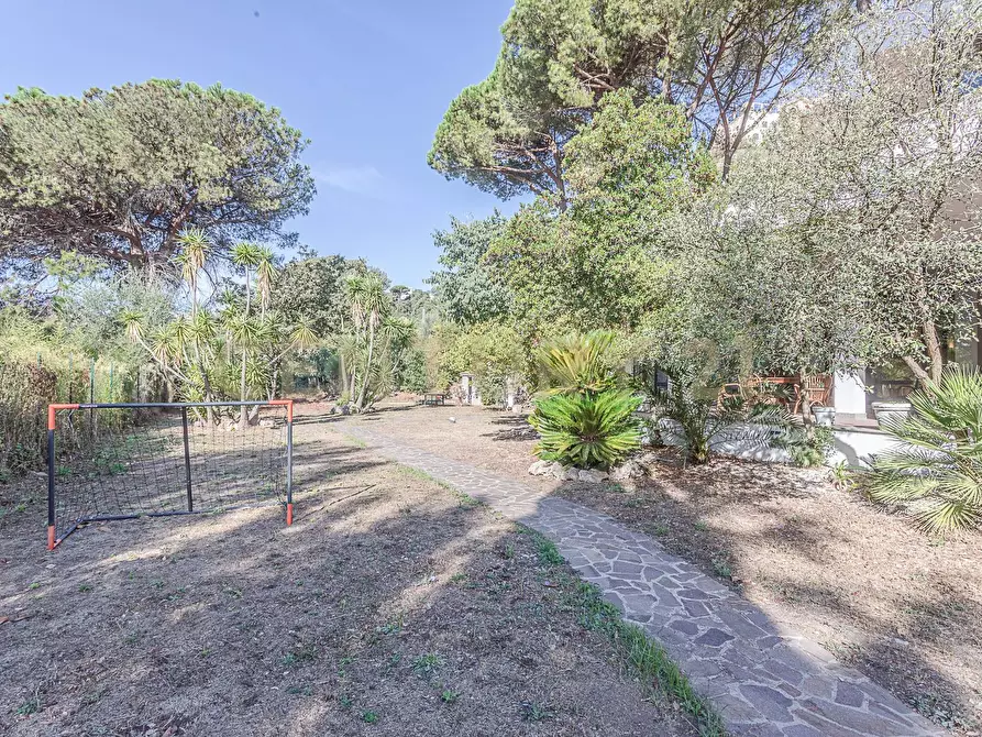 Immagine 31 di Villa in vendita  in Via Spiaggia del Lago 17b a Castel Gandolfo