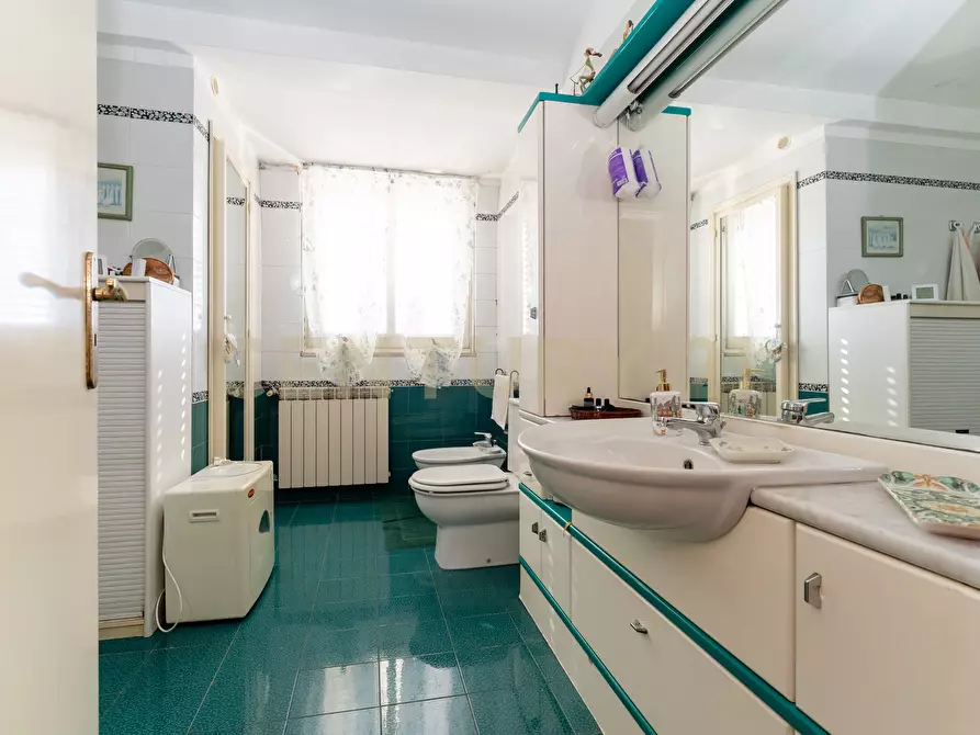 Immagine 35 di Casa semindipendente in vendita  in Via G. Leopardi 1 a Sant'agata Li Battiati