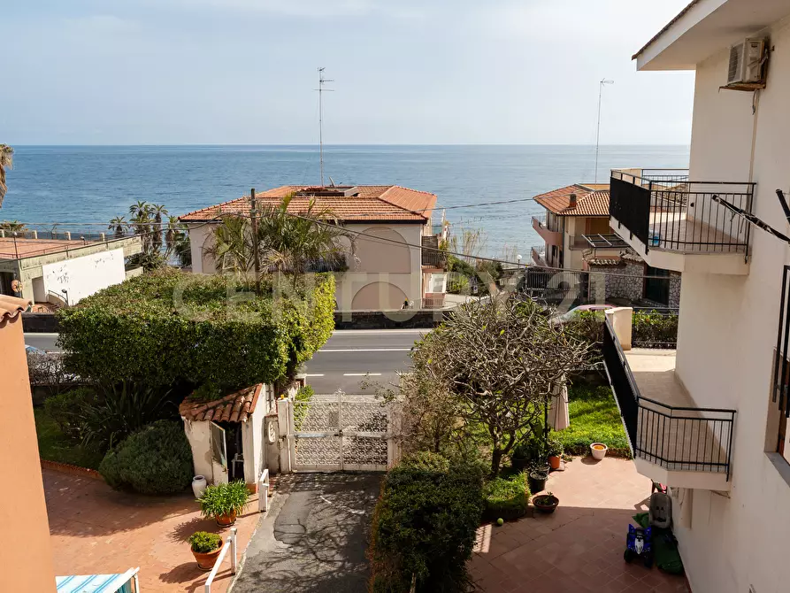 Immagine 11 di Trilocale in vendita  in Via Livorno 101 a Aci Castello