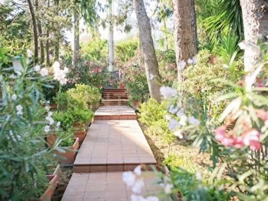 Immagine 61 di Villa in vendita  in manzella sn a Aci Castello