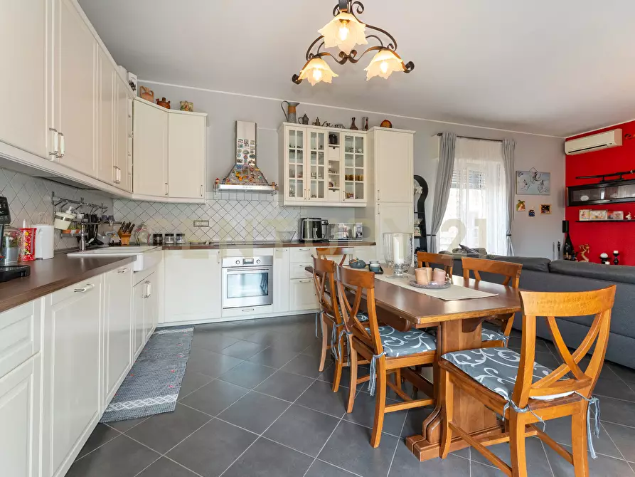 Immagine 40 di Quadrilocale in vendita  in Via Veglia 1 a Catania