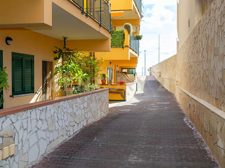 Immagine 5 di Bilocale in vendita  in Via Lungomare 2 a Sant'alessio Siculo