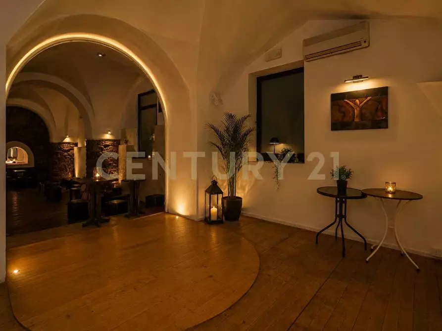 Immagine 27 di Locale commerciale in vendita  in Via Giuseppe Verdi 65 a Catania