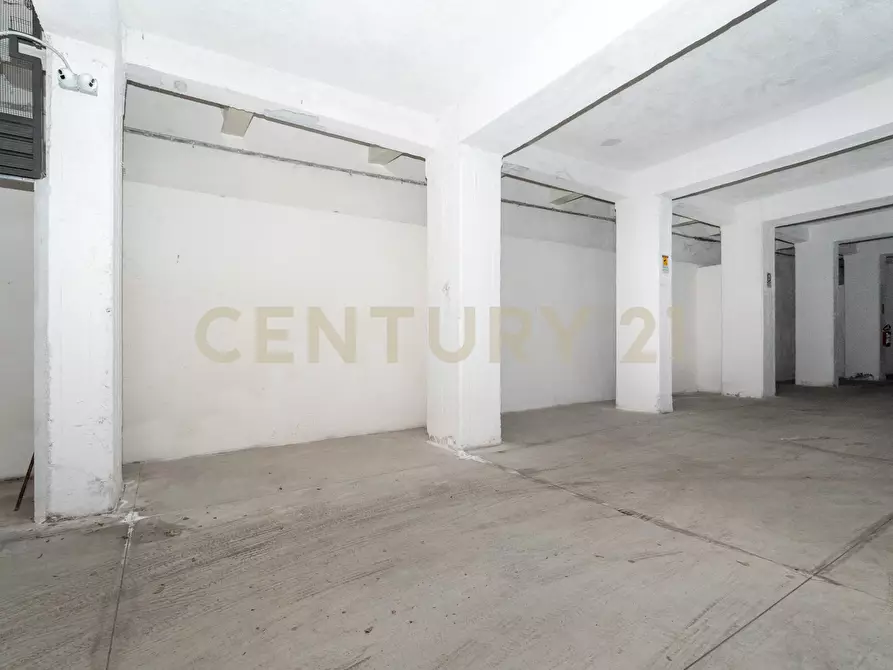Immagine 25 di Garage in vendita  in Viale Artale Alagona 27 a Catania