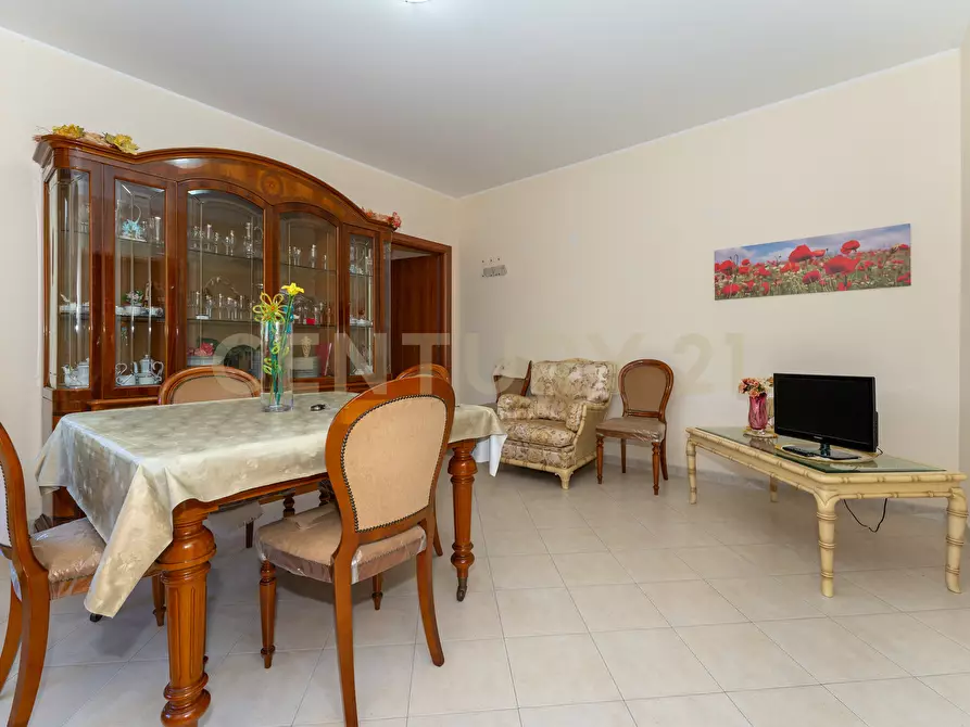 Immagine 15 di Trilocale in vendita  in Via Teocrito 10 a Aci Catena