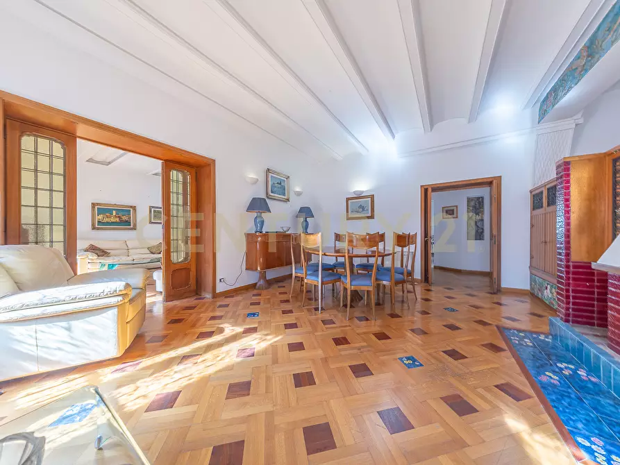 Immagine 19 di Pentalocale in vendita  in Via della Croce 71 a Roma