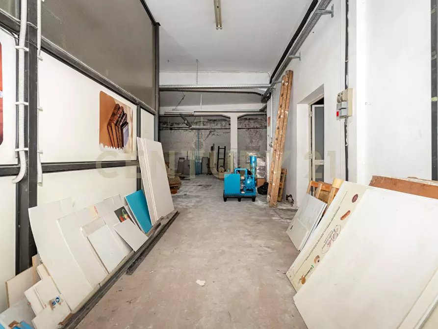 Immagine 19 di Locale commerciale in vendita  in Viale Mario Rapisardi 186 a Catania