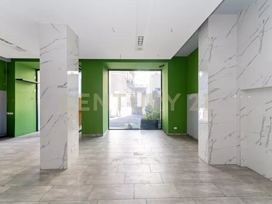 Immagine 8 di Locale commerciale in vendita  in Via Mario Sangiorgi 56 a Catania