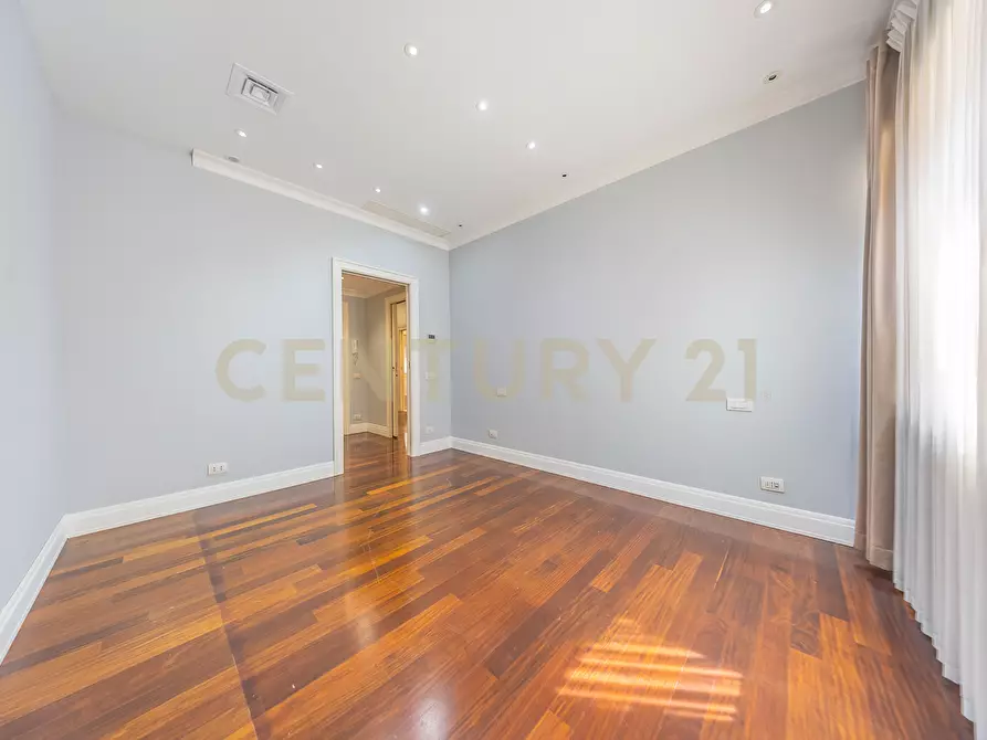 Immagine 10 di Appartamento in vendita  in Via Bevagna 68 a Roma