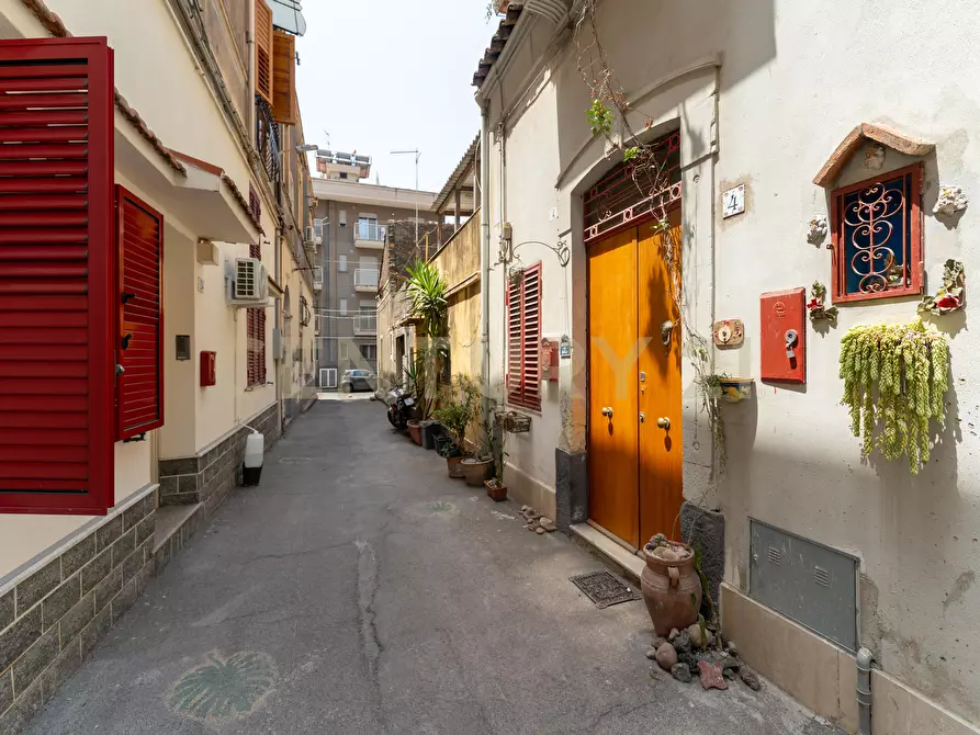 Immagine 5 di Casa indipendente in vendita  in Cortile del Granato 4 a Catania