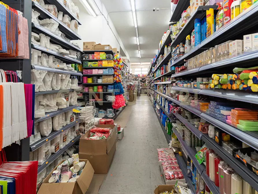 Immagine 11 di Attività commerciale in vendita  in Via Nizzeti 6 a Aci Catena