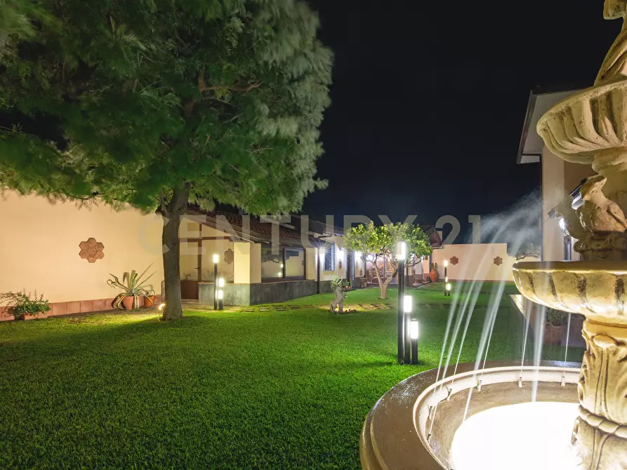 Immagine 85 di Villa in vendita  in Via Salemi 19 a Mascalucia