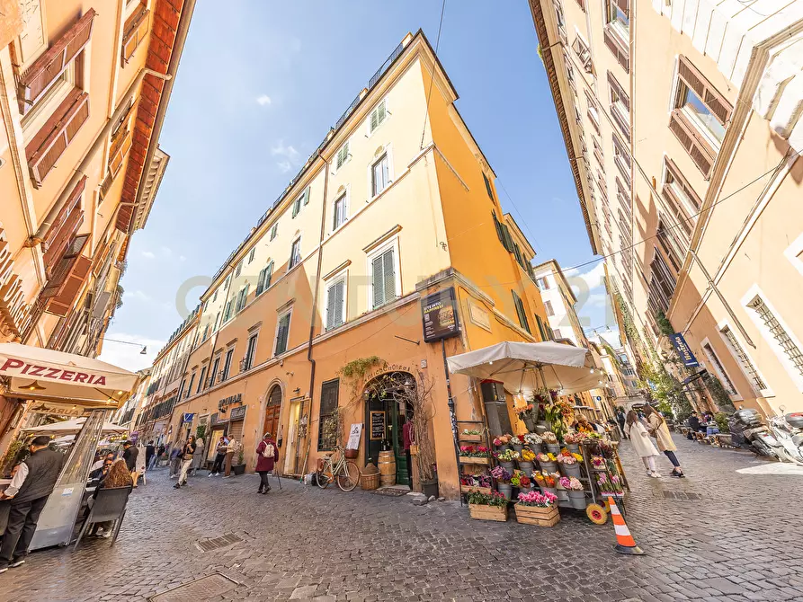 Immagine 68 di Pentalocale in vendita  in Via della Croce 71 a Roma