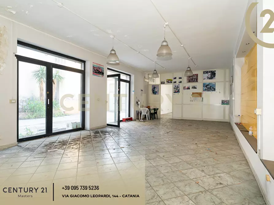 Immagine 26 di Locale commerciale in vendita  in Via Duca Degli Abruzzi 231 a Catania