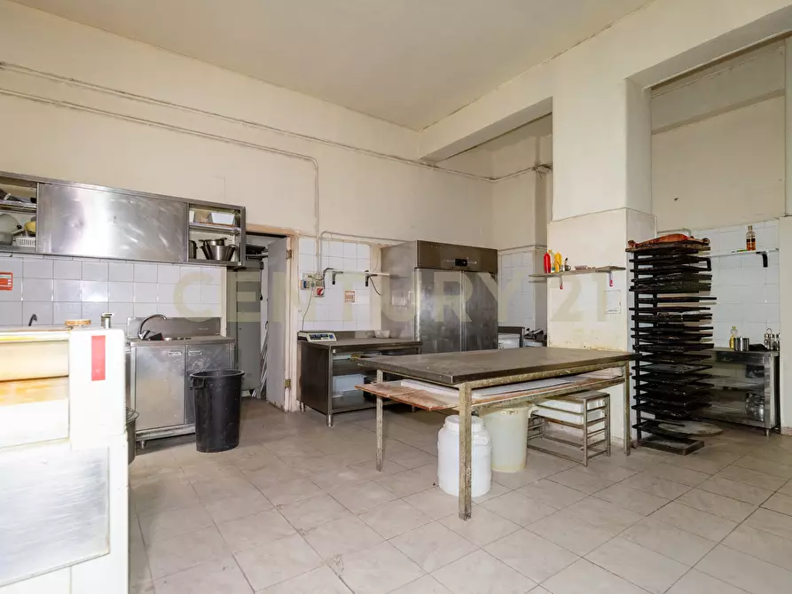 Immagine 25 di Locale commerciale in vendita  in Via Giacomo Leopardi 127 a Catania