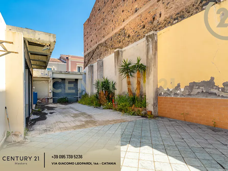 Immagine 14 di Locale commerciale in vendita  in Via Duca Degli Abruzzi 231 a Catania