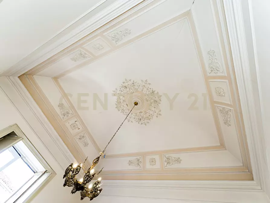 Immagine 32 di Bilocale in affitto  in Via Etnea 299 a Catania